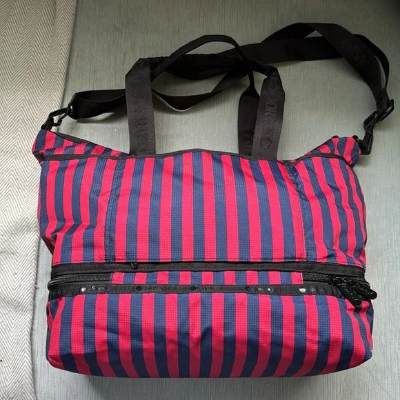 LeSportsac Stripes Duffel NEW - Picture 4 of 7